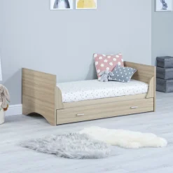Babymore Veni Cot Bed With Drawer - Oak