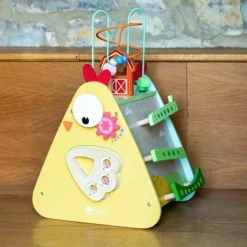 Classic World Happy Hen Activity Box