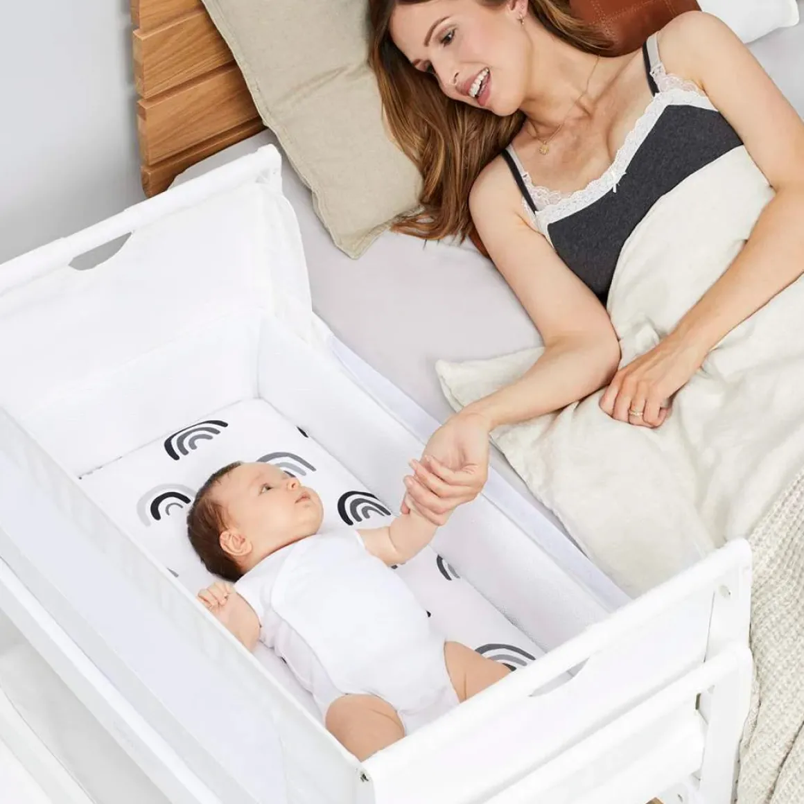 SnuzPod4 Bedside Crib - White