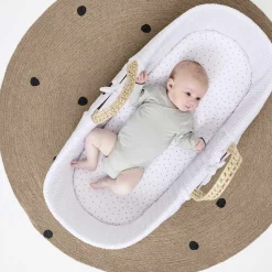 The Little Green Sheep - Organic Knitted Moses Basket + Stand - White